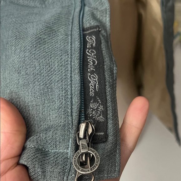 The North Face Women's Teal HIVENT Hooded Ski Jacket skying snowboarding - Picture 7 of 16